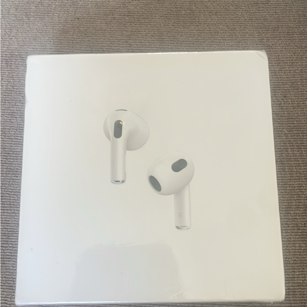 Apple AirPods with MagSafe Charging Case — White